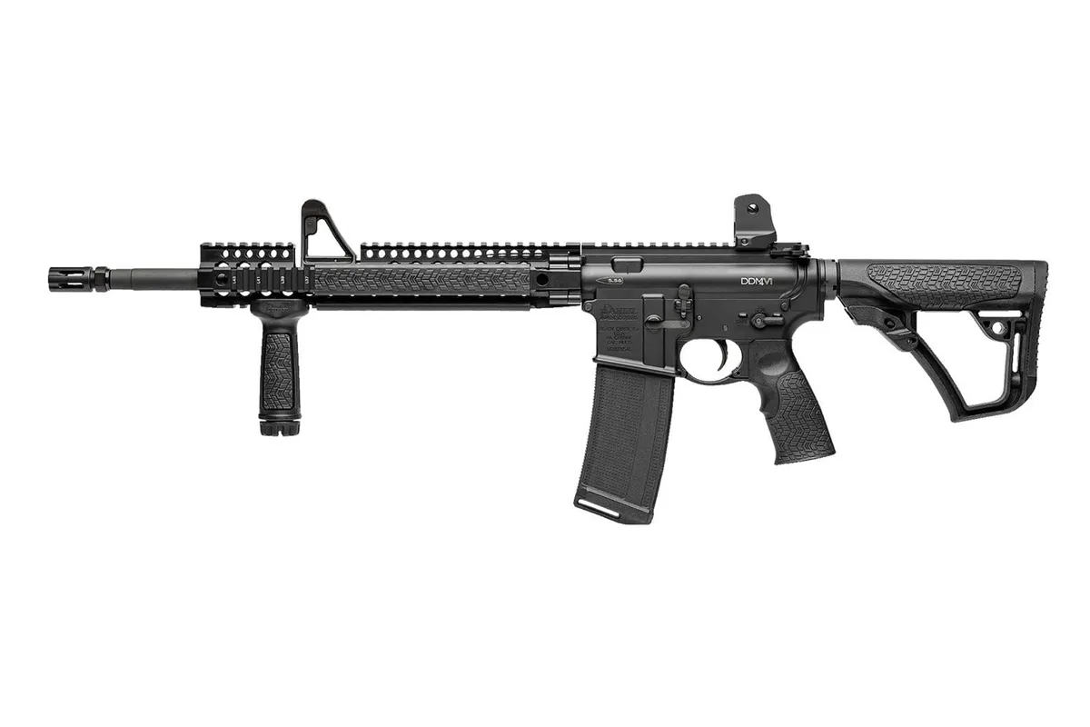 Daniel Defense DDM4 V1 .223/5.56 Semi-Automatic Compmag AR-15 Rifle - Black - Complete Rifle, vista 1