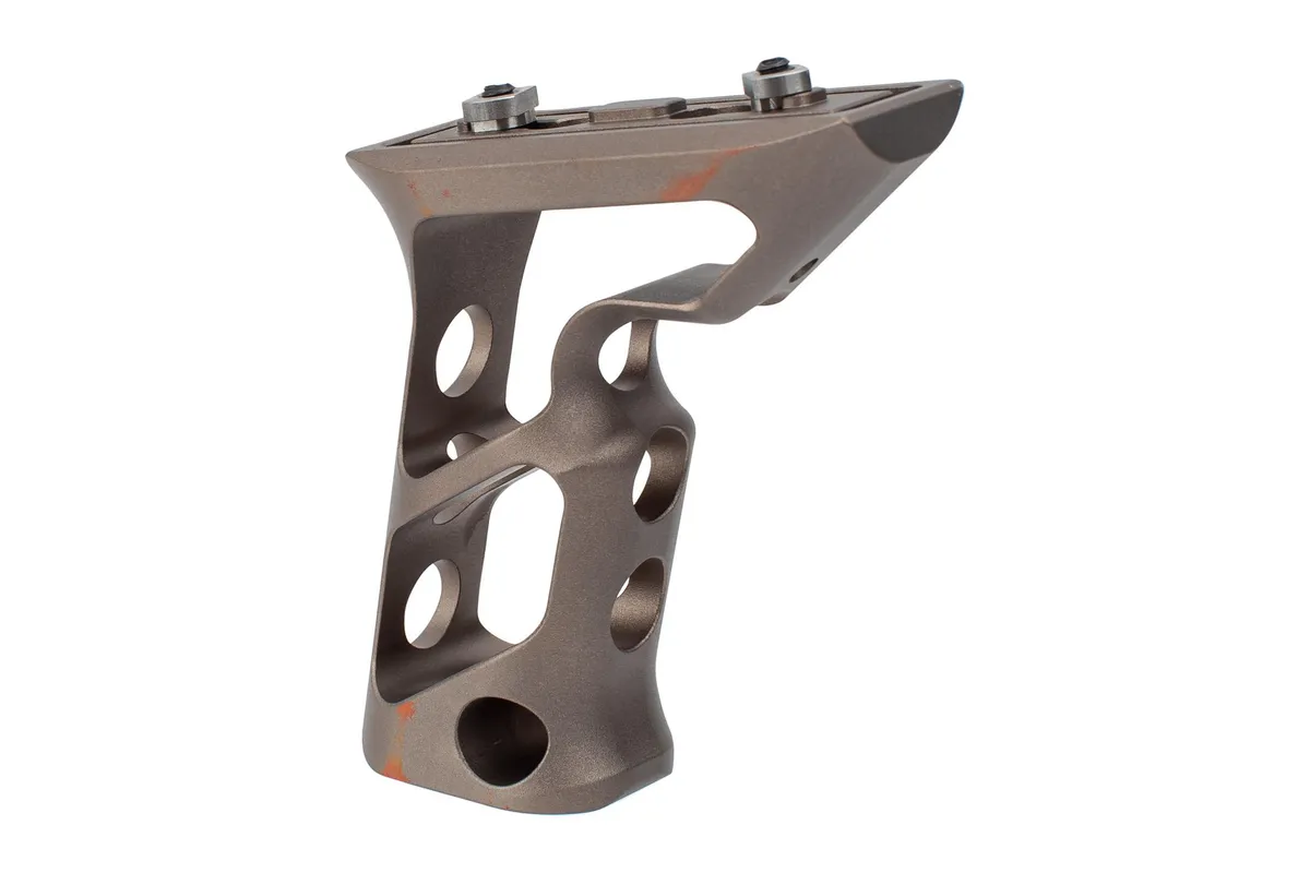 Fortis Manufacturing Fortis SHIFT Vertical Grip - M-LOK - FDE - Foregrip for AR-15, vista 1