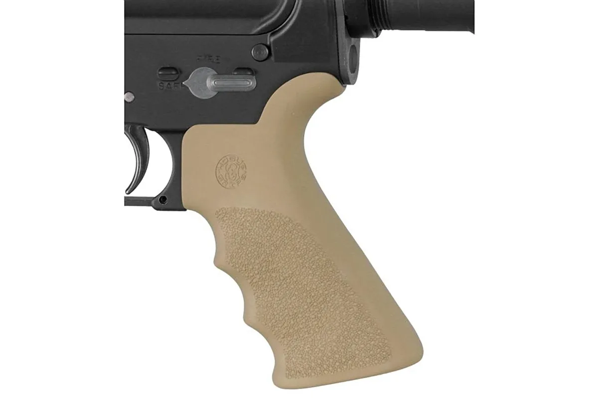 Hogue AR-15 OverMolded Pistol Grip - Beaver Tail - Finger Grooves - FDE - Pistol Grip for AR-15, vista 2