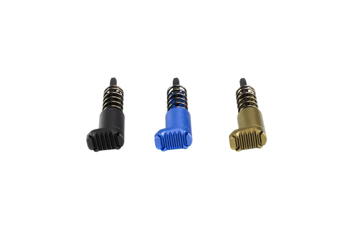 Strike Industries AR-15 Lightweight Extended Forward Assist - Forward Assist for AR-15, vista 1